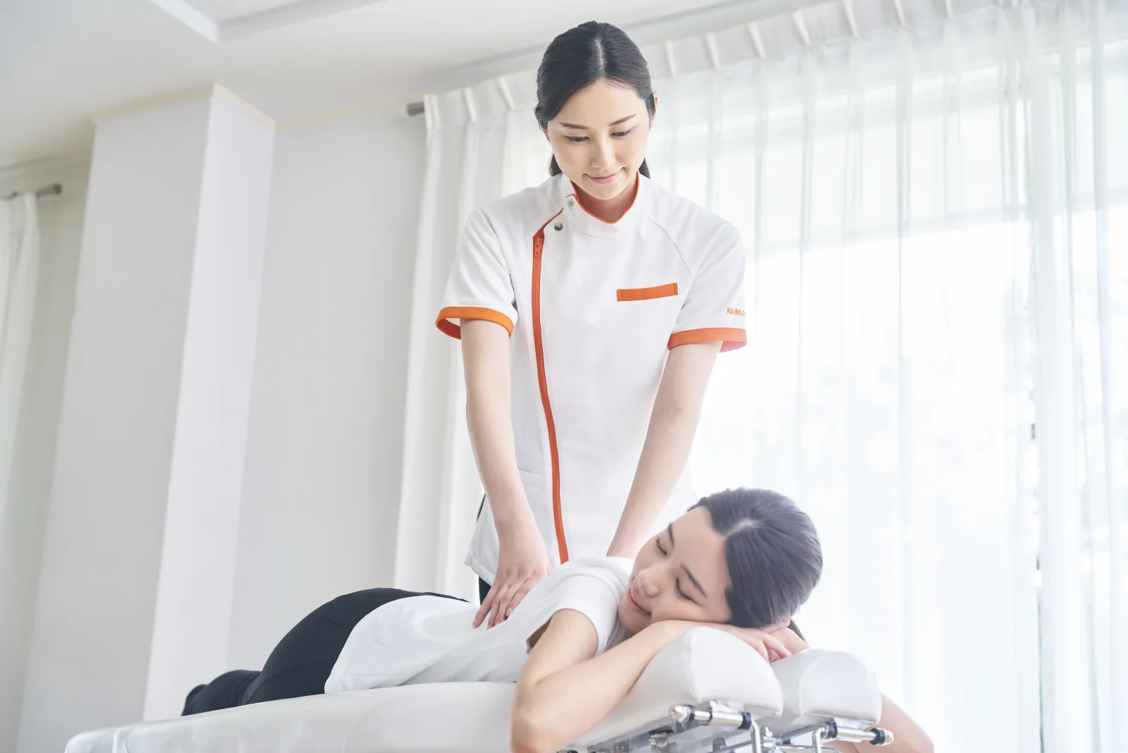 Terapis KARADA melakukan terapi AP Balance